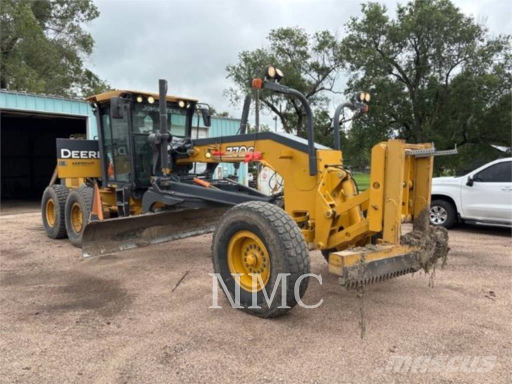 John Deere 770G Graders