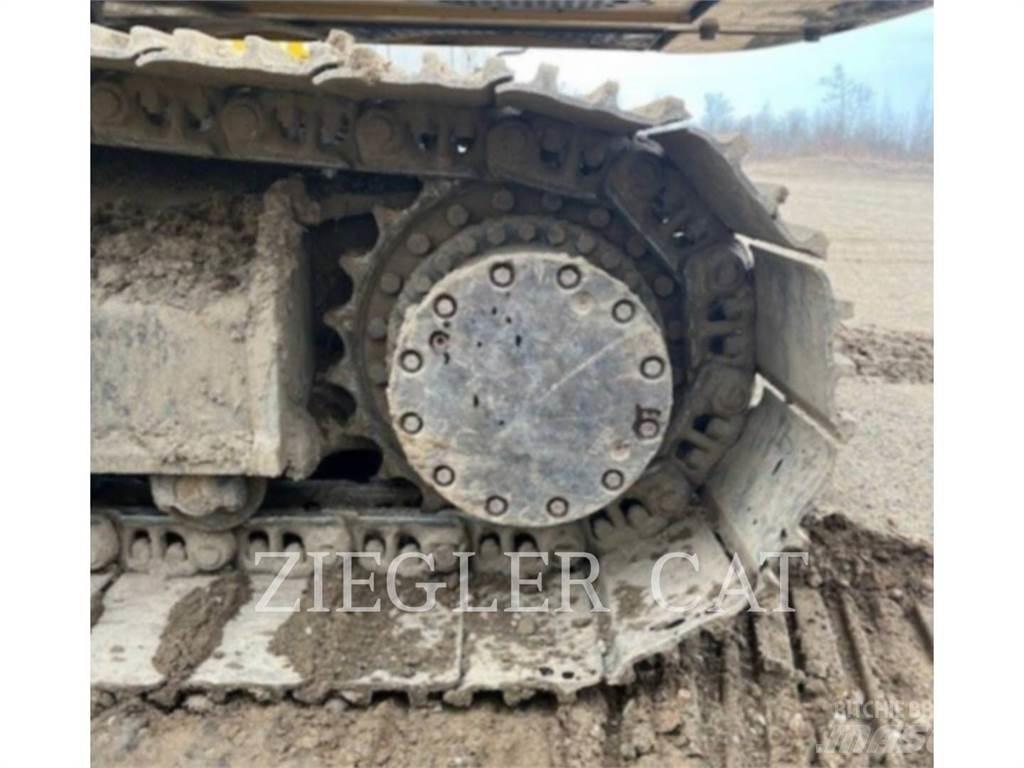John Deere & CO. 250GLC Crawler excavators