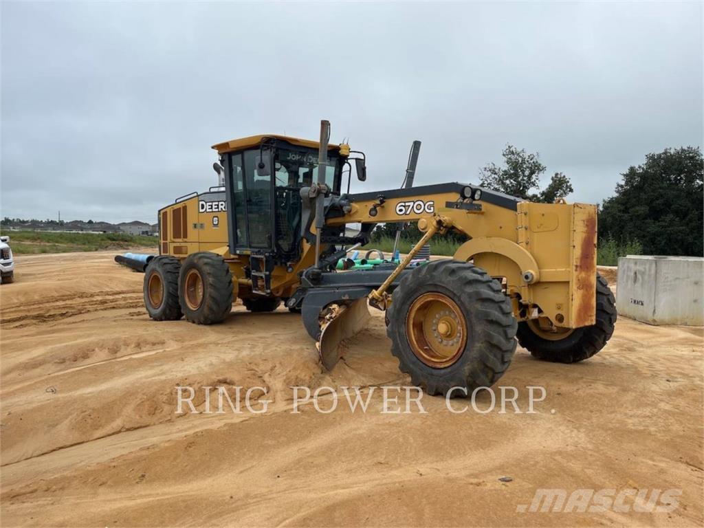 John Deere & CO. 670G Graders