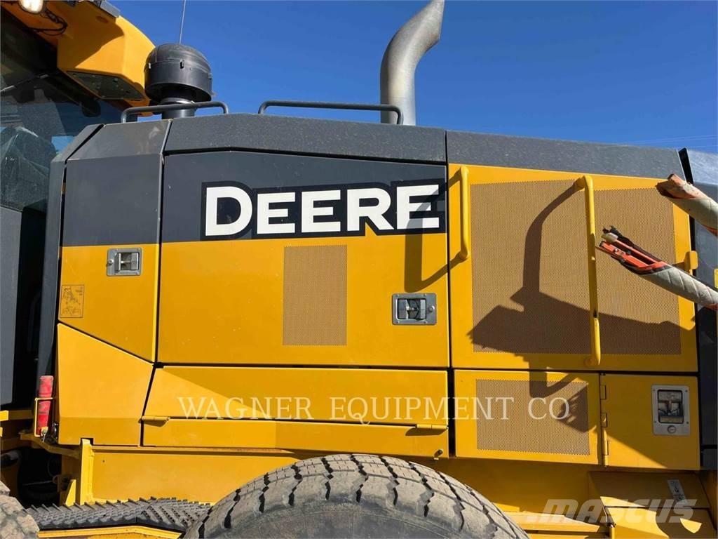 John Deere & CO. 772G AWD Graders