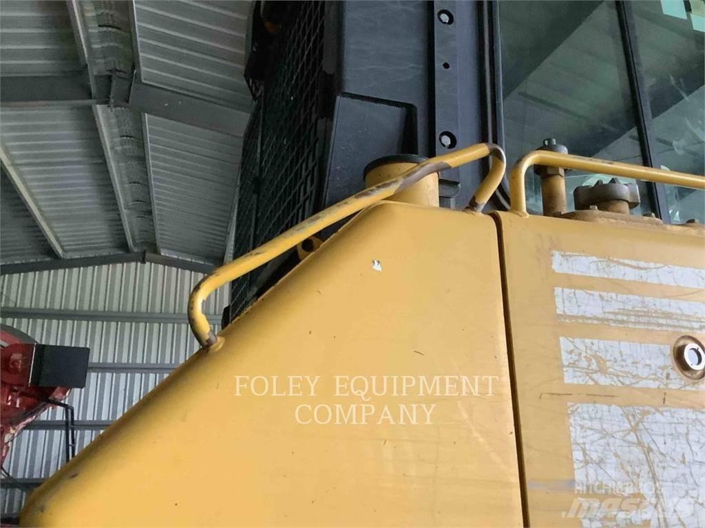 Komatsu D65EX17 Crawler dozers