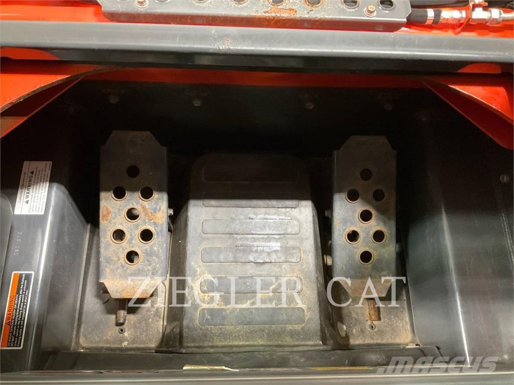 Kubota SSV75 Skid steer loaders