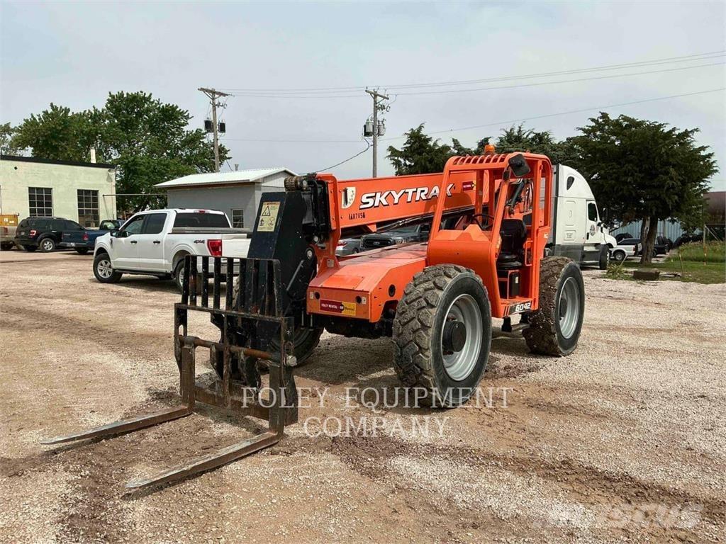 SkyTrak 6042 Telescopic handlers