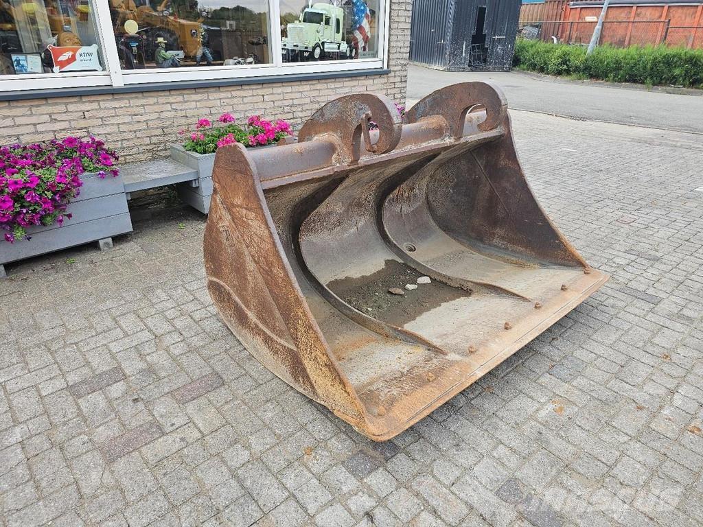  Onbekend Slotenbak Buckets