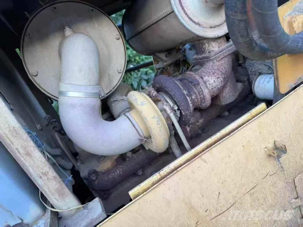 Shantui SD12 Crawler dozers