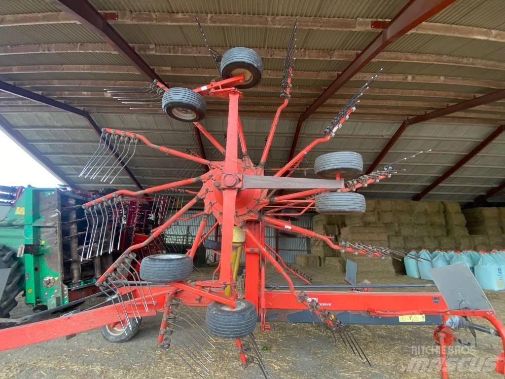 Kuhn GA 8121 Windrowers