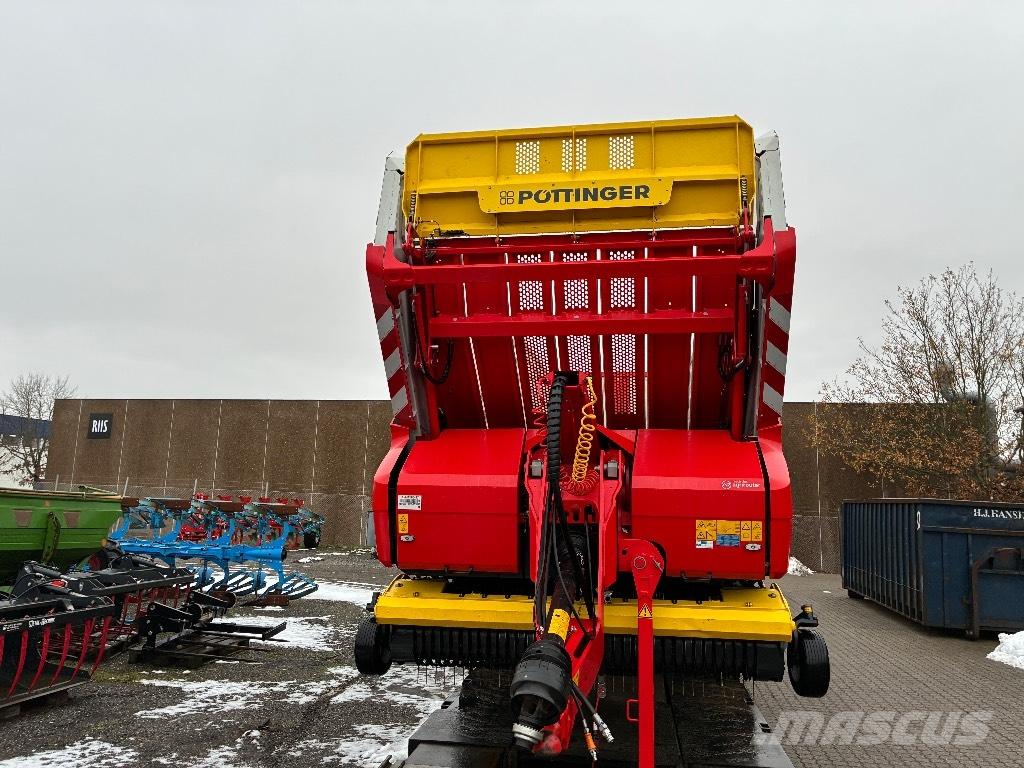 Pöttinger Jumbo 8470 Self loading trailers