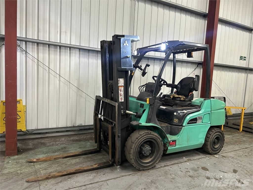 Mitsubishi FD30NT Diesel trucks