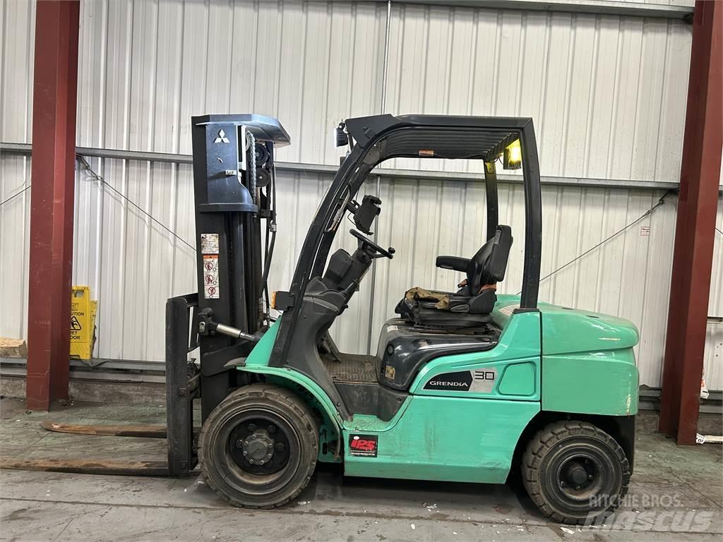 Mitsubishi FD30NT Diesel trucks