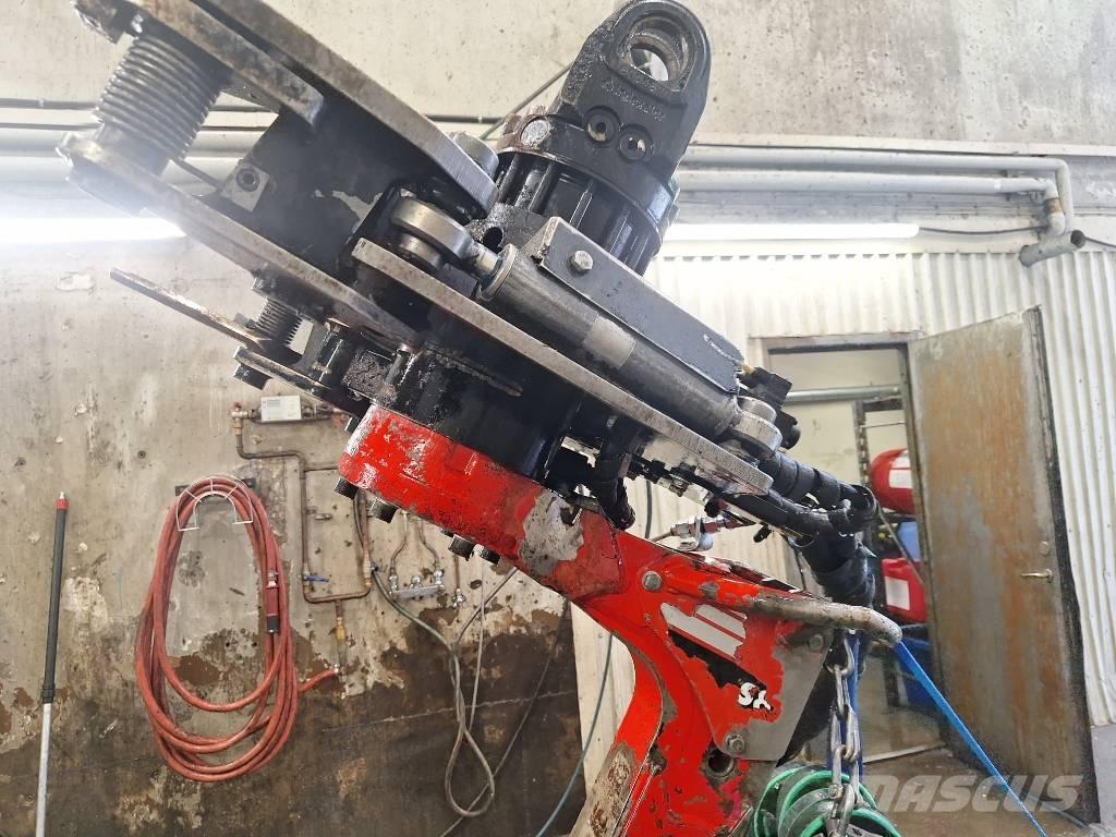 Komatsu S82 Harvester heads