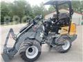 GiANT G2300HD Multi purpose loaders