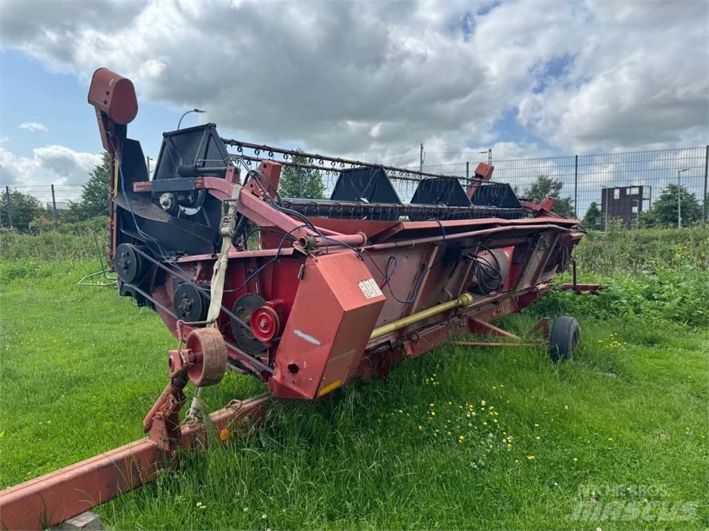 Case IH 1680 Axial Combine harvesters