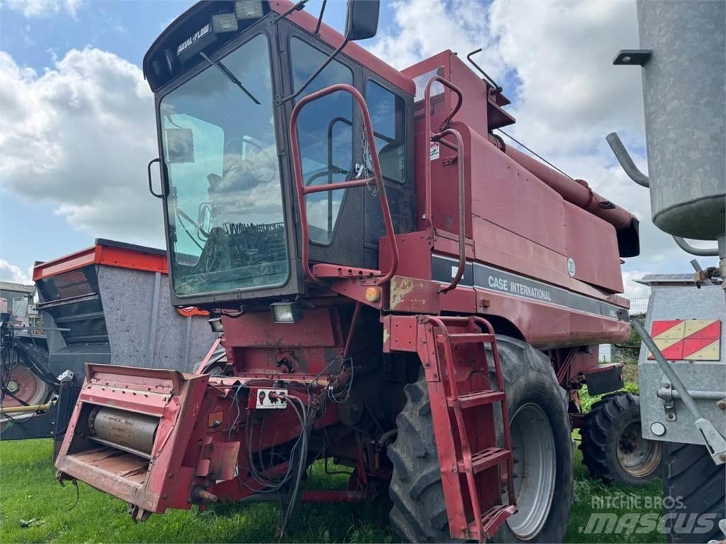 Case IH 1680 Axial Combine harvesters