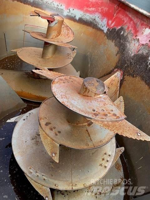 RMH Mixell 22 Mixer feeders