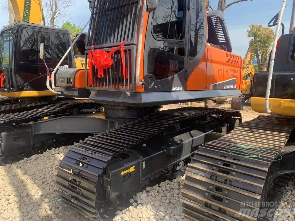 Doosan DX 225 Crawler excavators