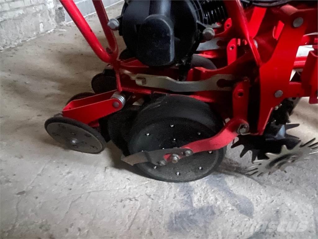 Väderstad TPV 12 Precision sowing machines