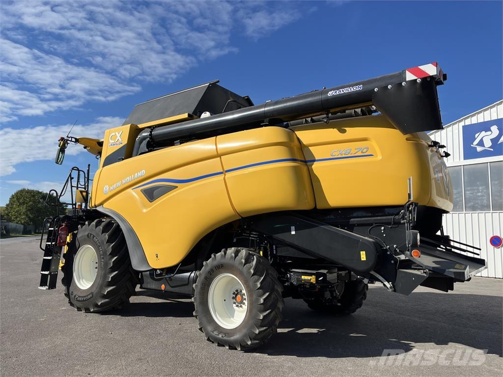 New Holland CX8.70 Combine harvesters
