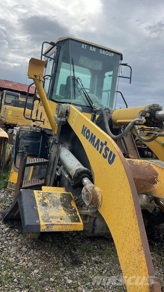 Komatsu WA 470-5H Tracks, chains and undercarriage