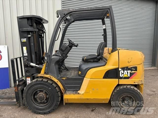 CAT DP40NT Diesel trucks