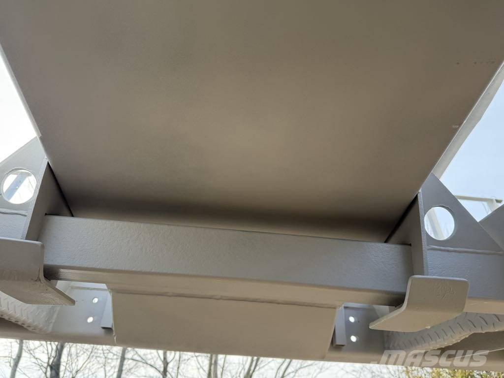 Mercedes-Benz Actros Forest machine transport trucks