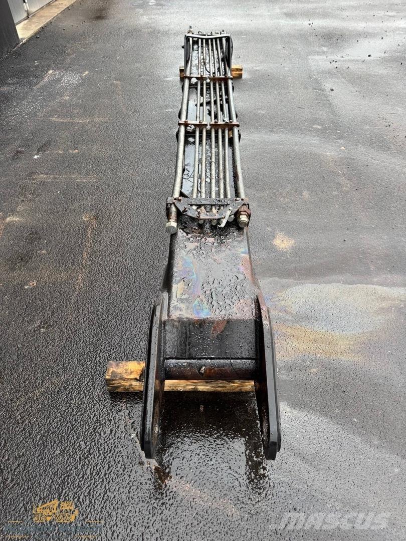 Loglift 220V Harvester cranes