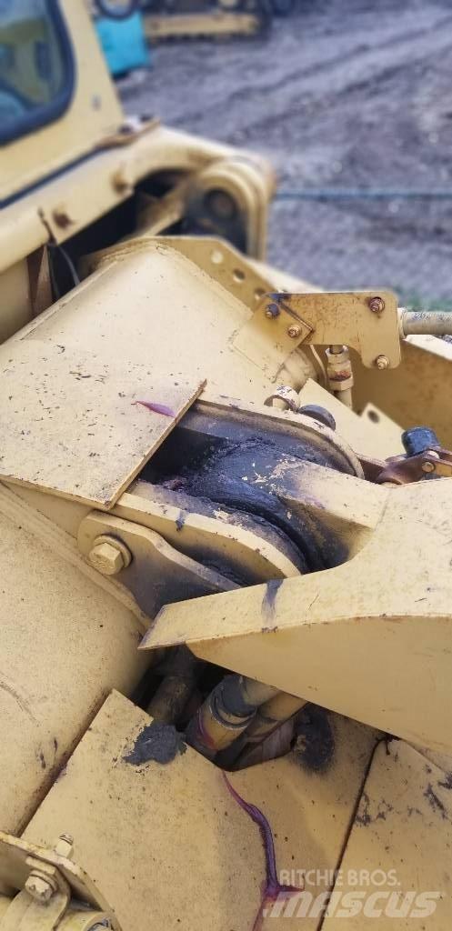 CAT 953 Crawler loaders