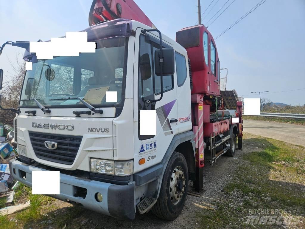 Horyong SKY450 Truck & Van mounted aerial platforms