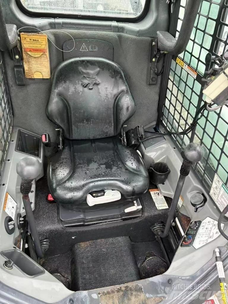 Bobcat S 750 Skid steer loaders