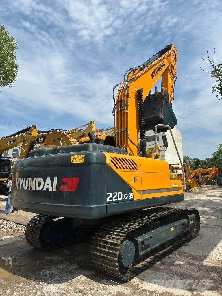 Hyundai 220LC-9S Crawler excavators