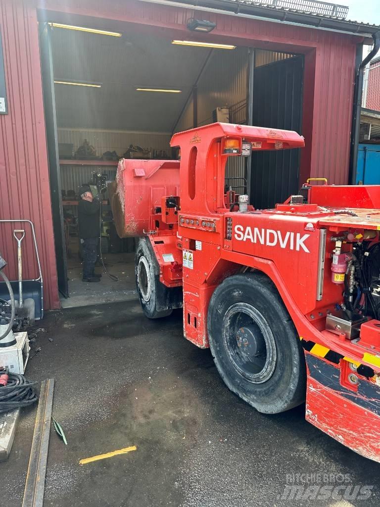 Sandvik LH202 Underground Loaders