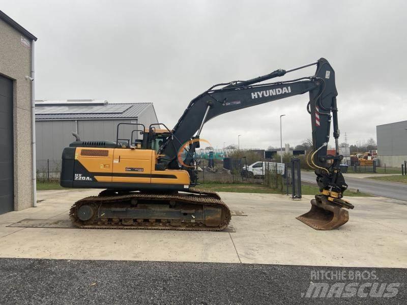 Hyundai HX220 L Wheeled excavators