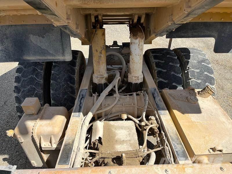 CAT 771D Rigid dump trucks