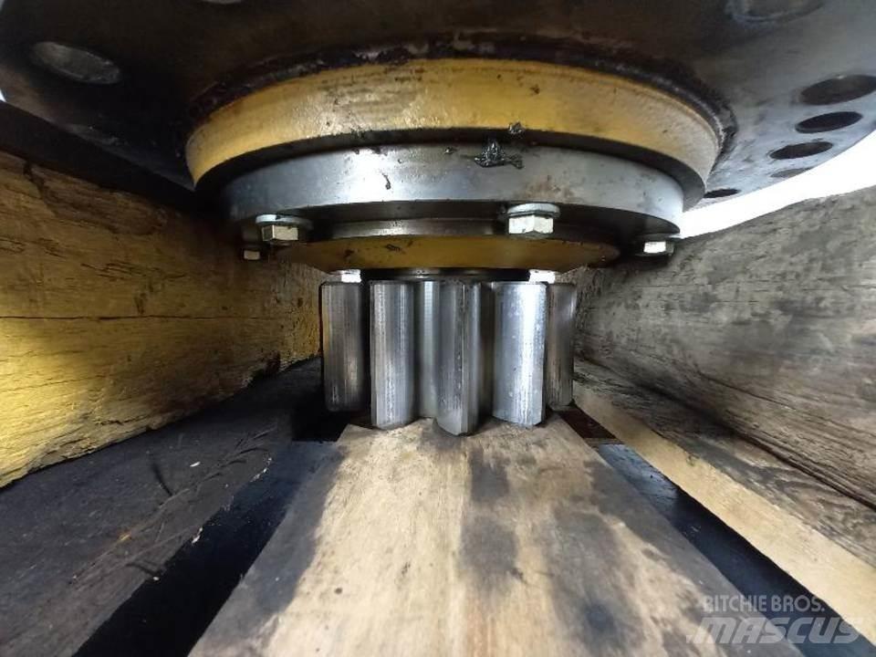 CAT 325D Transmission