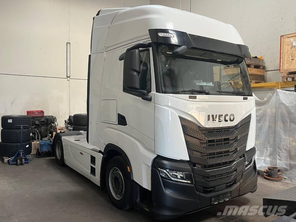 Iveco S-Way AS 440 Tractor Units