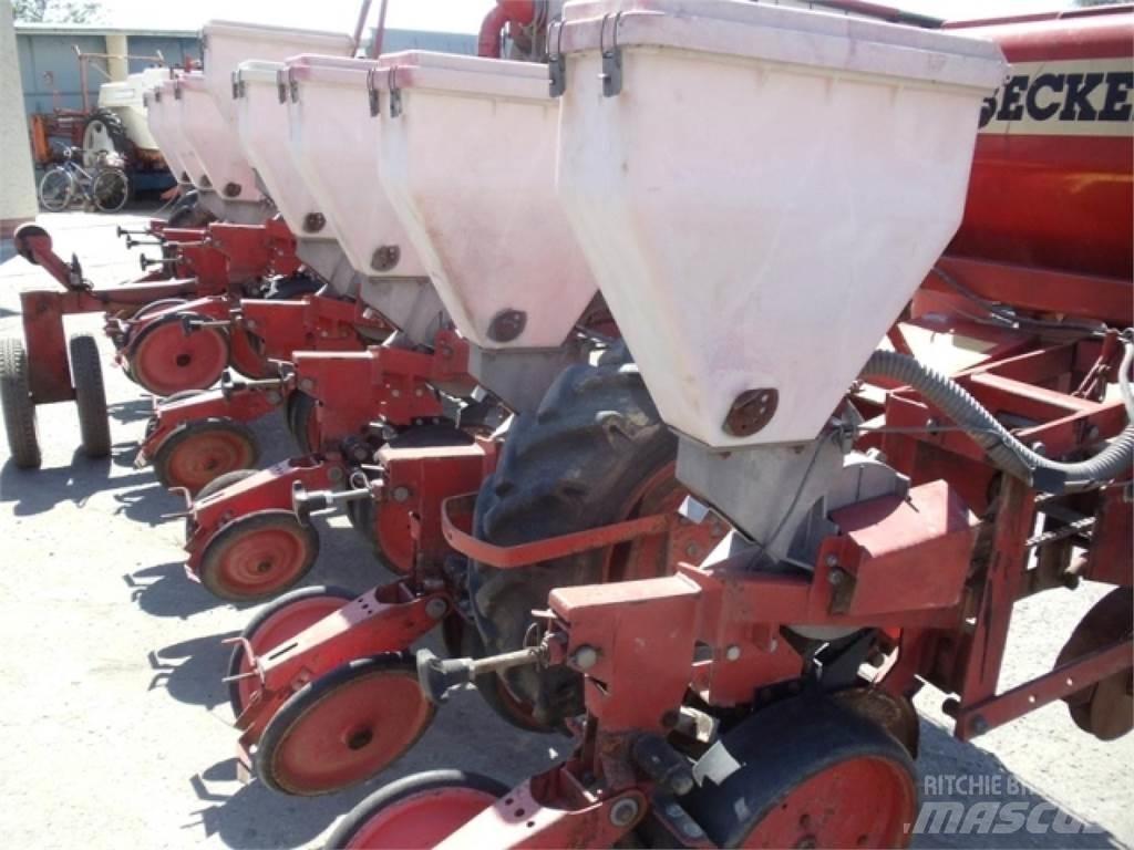 Becker Aeromat 8DT Precision sowing machines