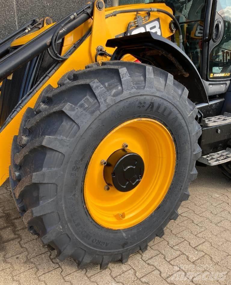 JCB 4 CX Backhoe loaders