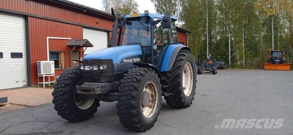 New Holland 8560 RC Tractors