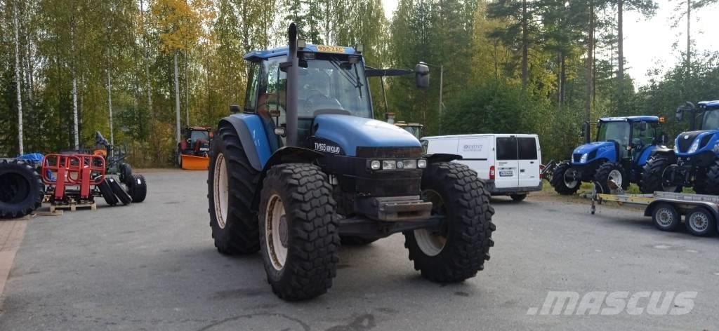 New Holland 8560 RC Tractors