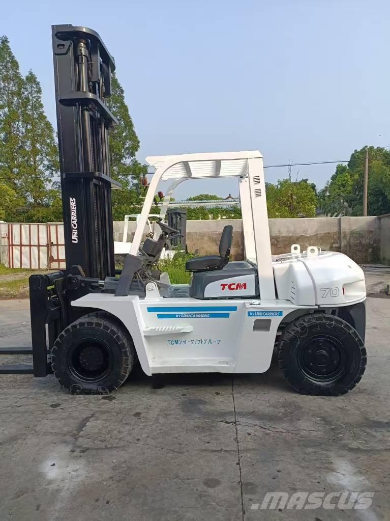 TCM FD 70 Z8 Box body trucks