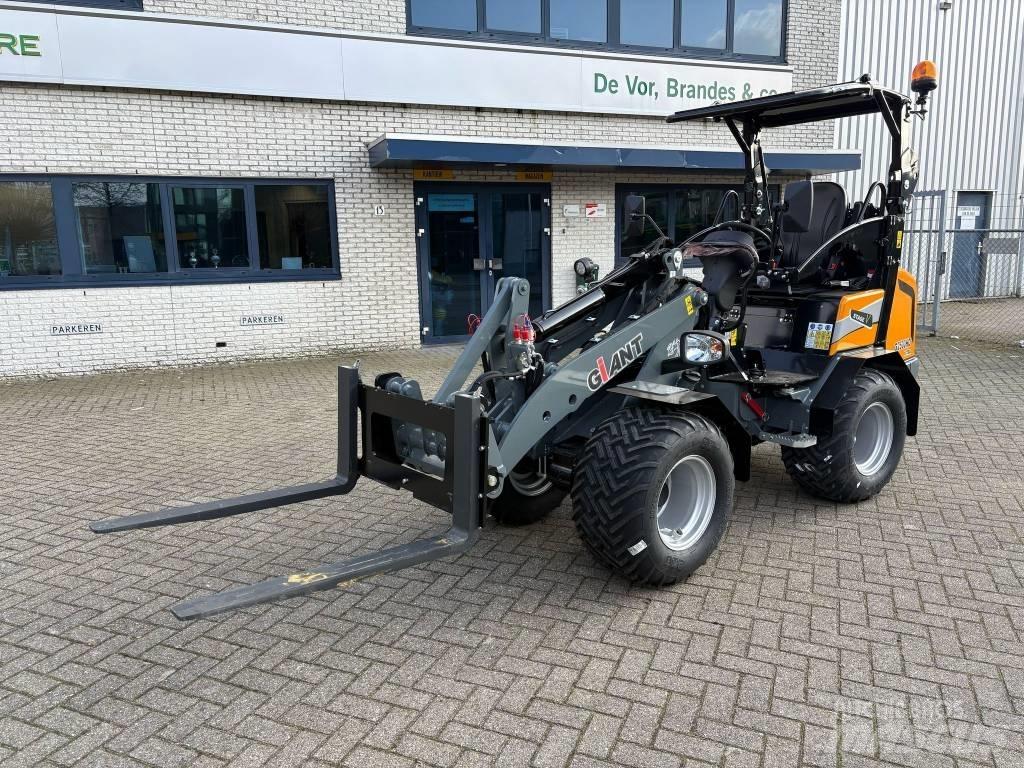 Giant G2500HD Xtra Mini loaders