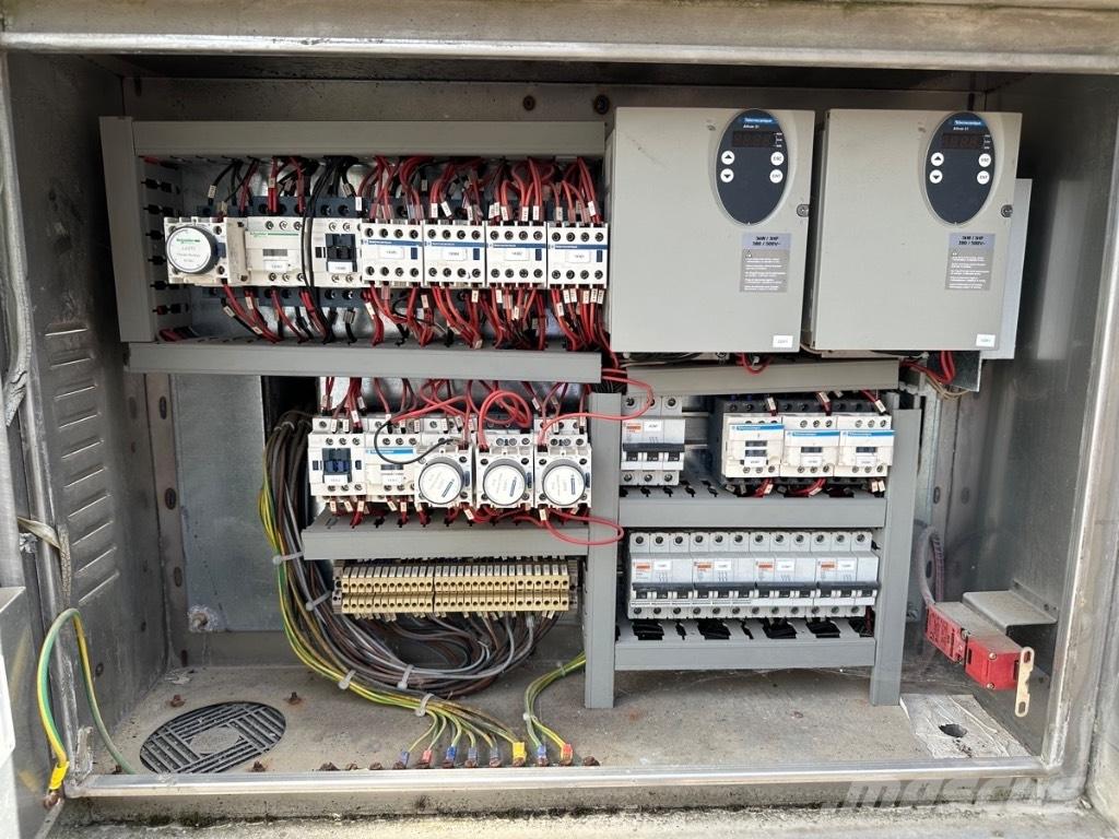Comedil CBR 32 Plus Self erecting cranes