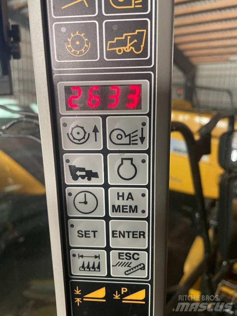 New Holland CS660 Combine harvesters