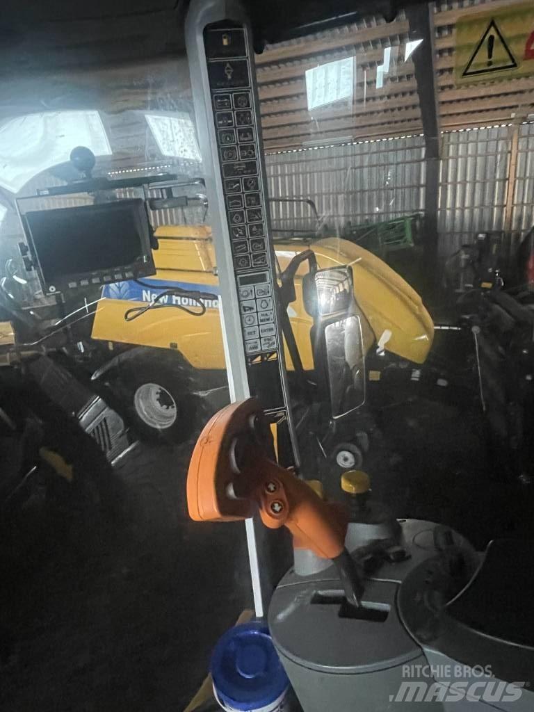 New Holland CS660 Combine harvesters