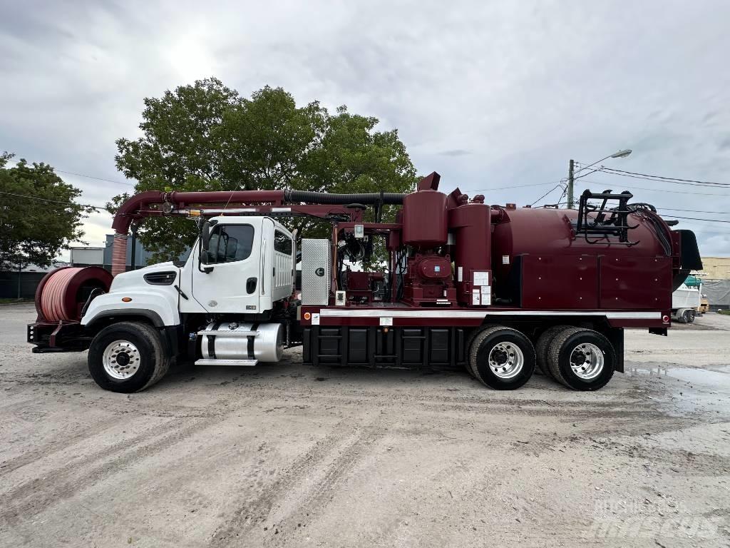 Freightliner 114 SD Combi / vacuum trucks