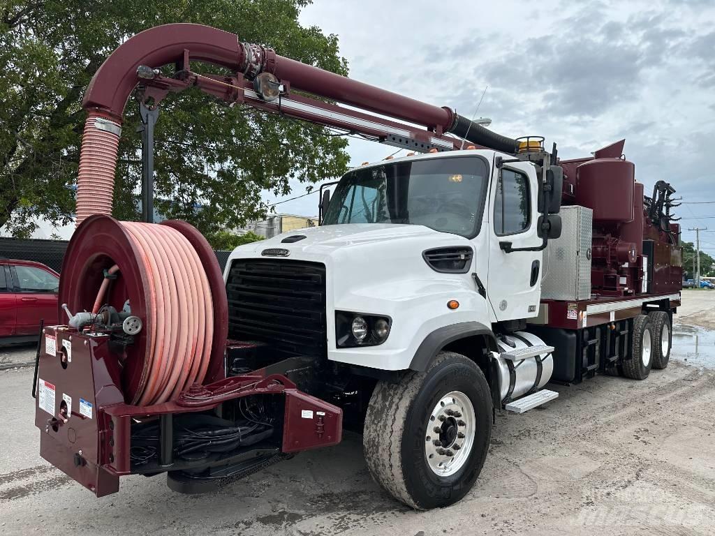 Freightliner 114 SD Combi / vacuum trucks
