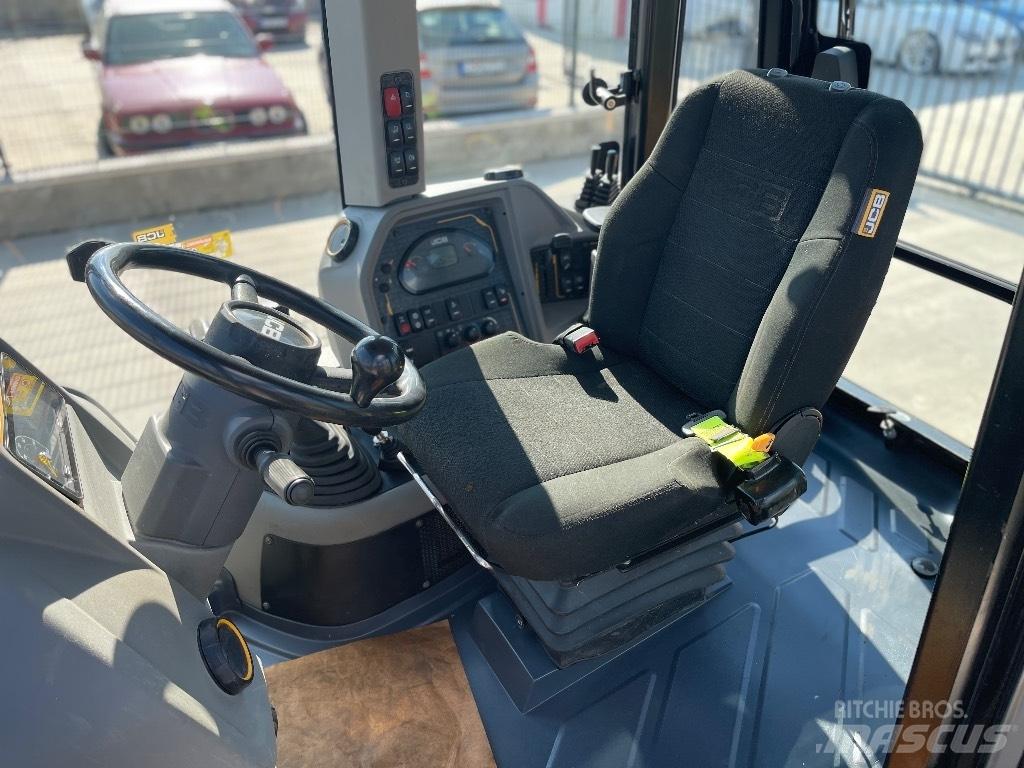 JCB 3 CX / compact Backhoe loaders