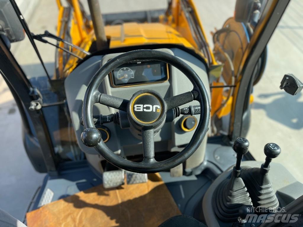 JCB 3 CX / compact Backhoe loaders
