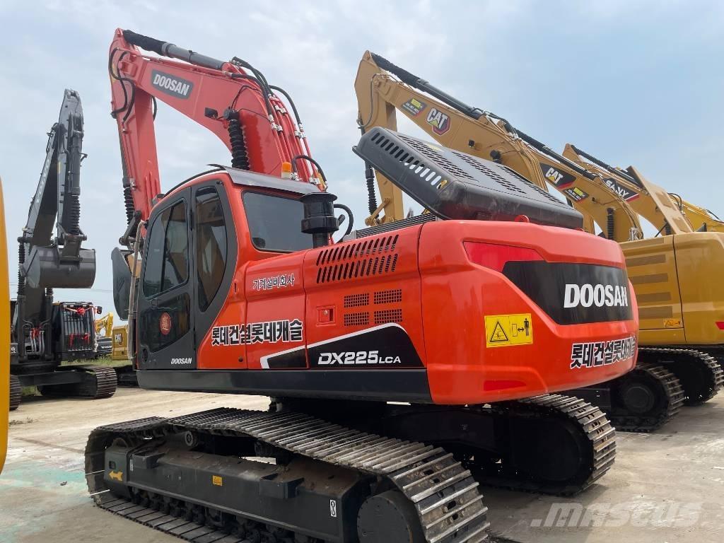 Doosan DX 225 LCA Crawler excavators