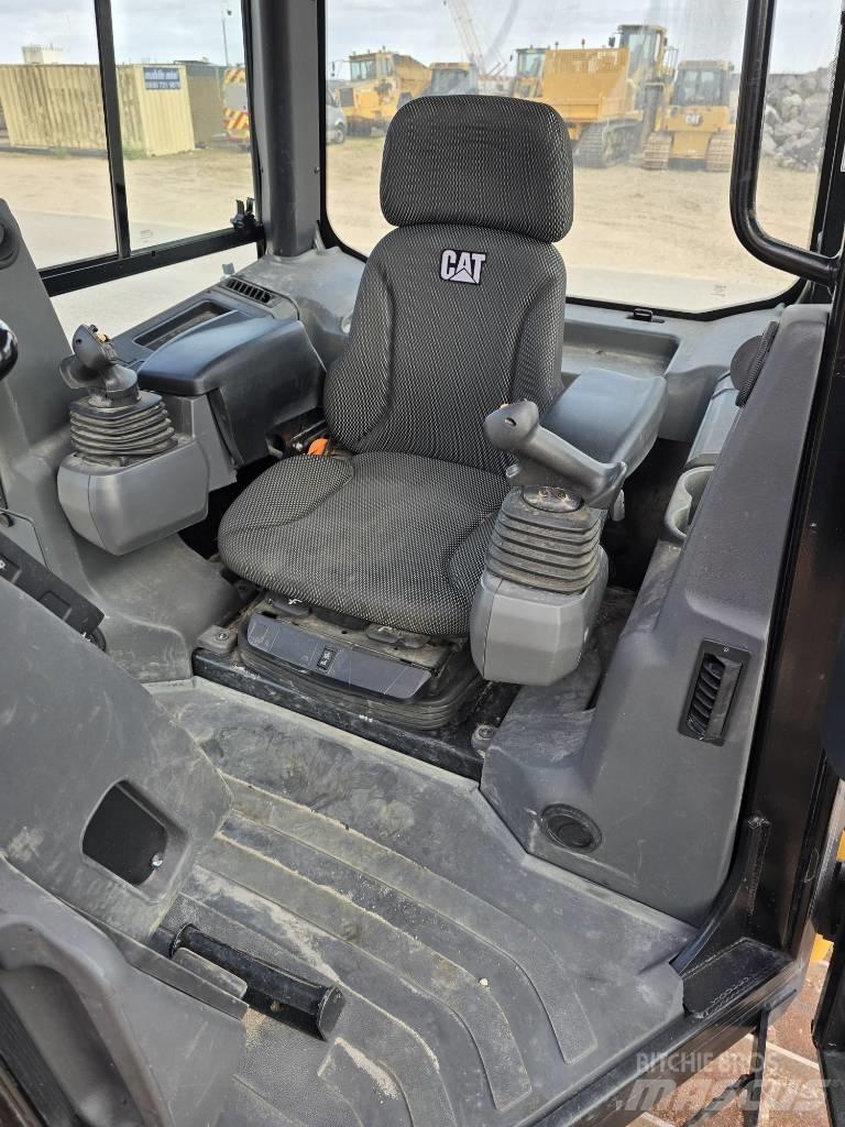 CAT D 3 LGP Crawler dozers