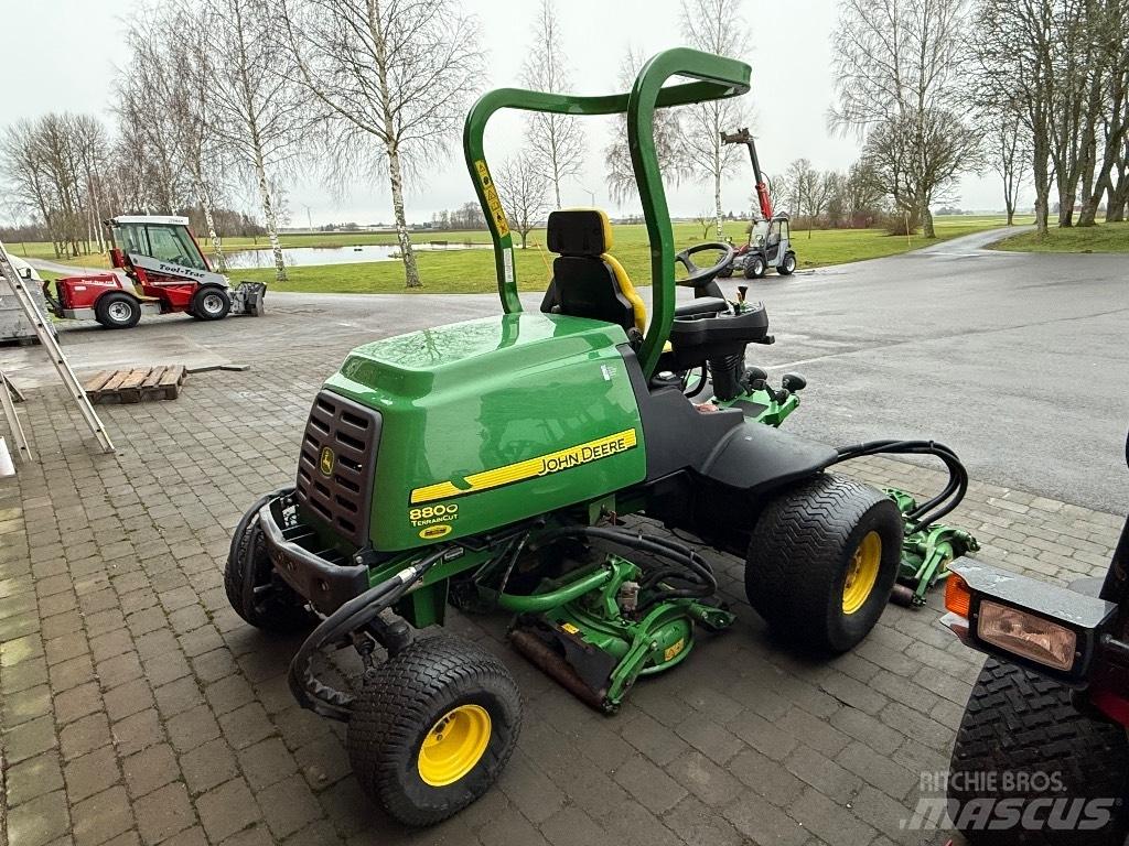 John Deere 8800 Riding mowers